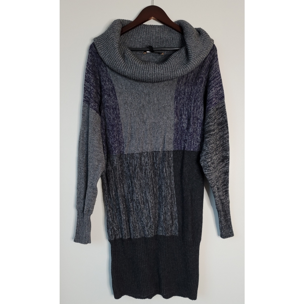 BCBGMAXAZRIA 🍍Color Block Cowl Neck Sweater Dress